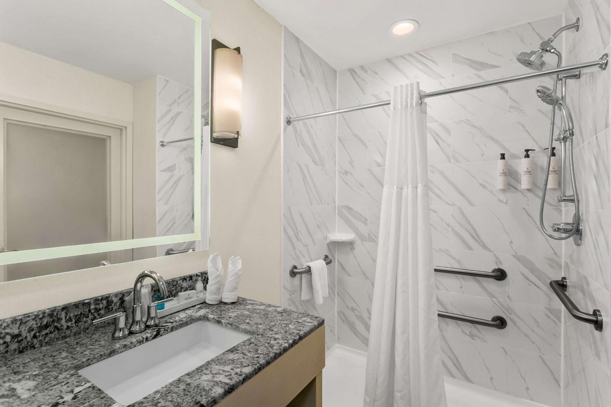 Sonesta Hotel Baltimore Inner Harbor Bagian luar foto